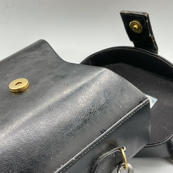 “VINTAGE” Faux Leather Unique Top Handle / Strap Gold Accents Bag. - Picture 7 of 13